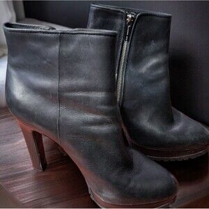 Gianni Bini Women's Black Leather Zip Up Ankle Boot Size 9M